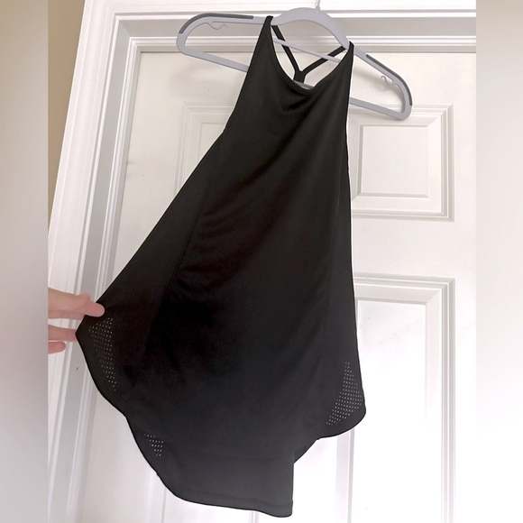 Workout Top – Size Medium, Black, Quick-Dry & Breathable - Picture 2 of 6